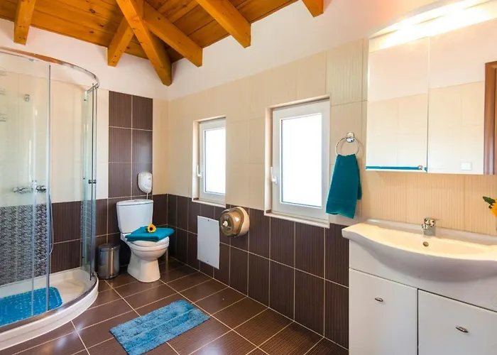 Haus In Kolympia Mit Garten Und Bergblick By Interhome Casa vacanze