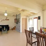 Haus In Kolympia Mit Garten Und Bergblick By Interhome * كولومبيا