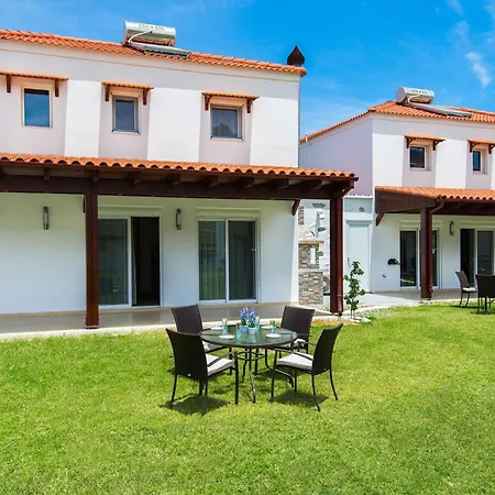 Haus In Kolympia Mit Garten Und Bergblick By Interhome *