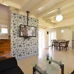 Haus In Kolympia Mit Garten Und Bergblick By Interhome *