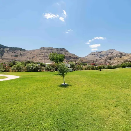 別荘 Haus In Kolympia Mit Garten Und Bergblick By Interhome